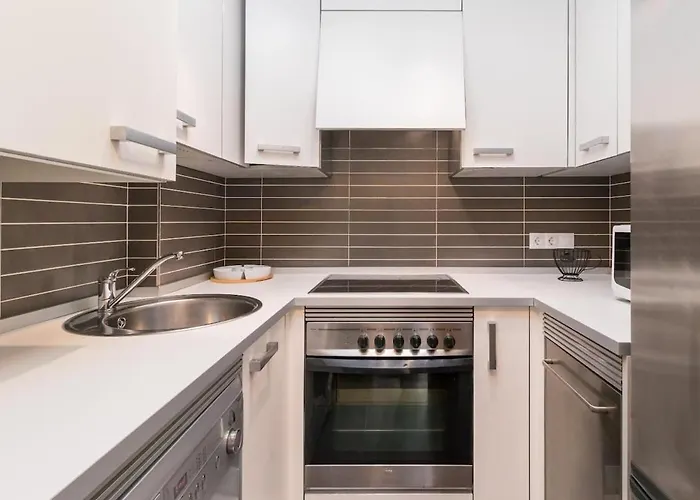 Piso Diseno Con Piscina Y Garaje דירה *